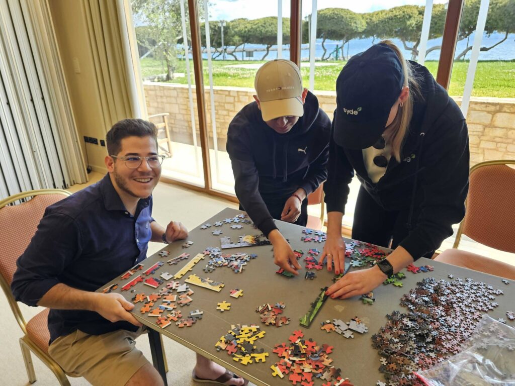 3 Syders doing a puzzle